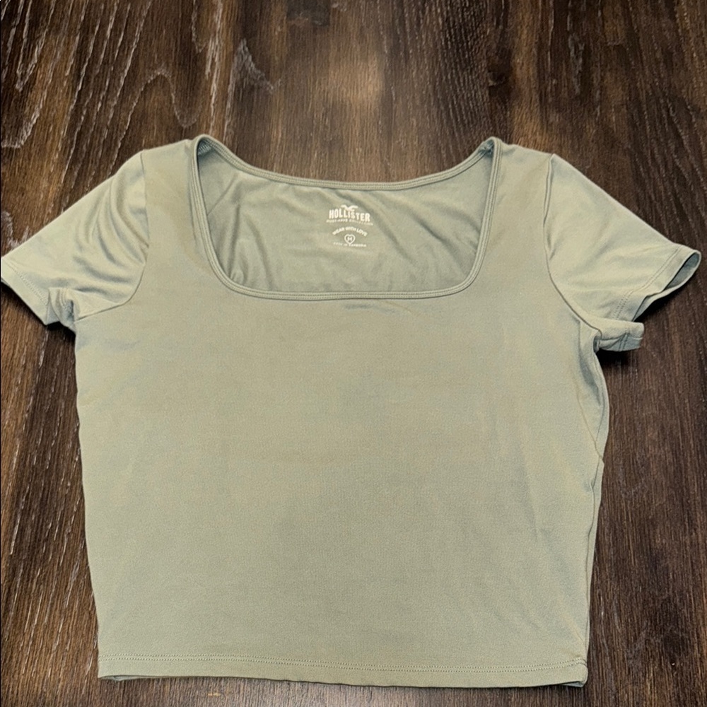 Hollister Women's Green Crop Top Size Medium